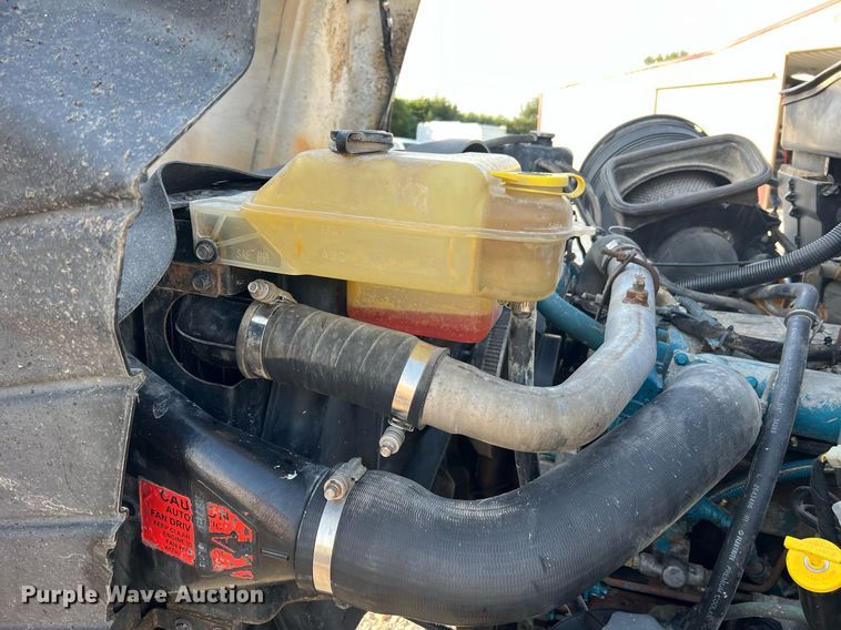 image for item NA9065 2005 International 7400  flatbed truck