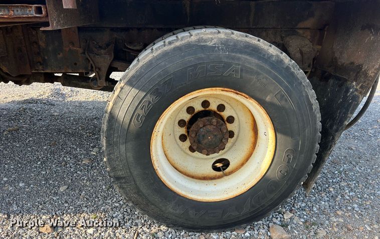 image for item NA9065 2005 International 7400  flatbed truck