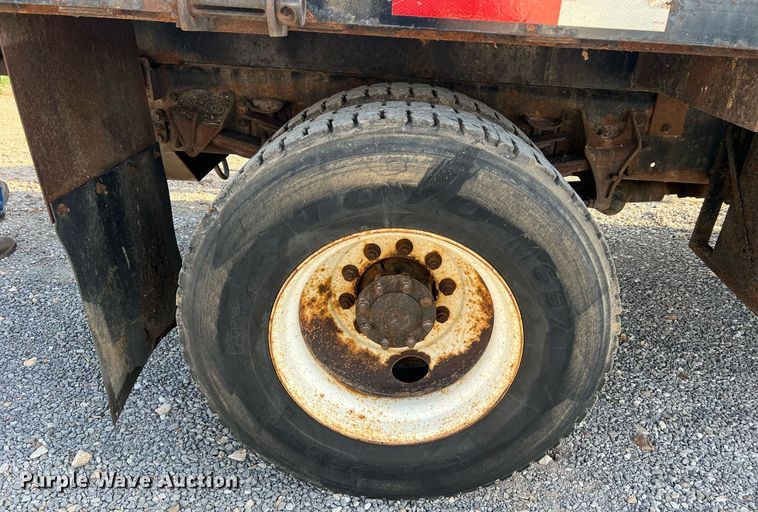 image for item NA9065 2005 International 7400  flatbed truck