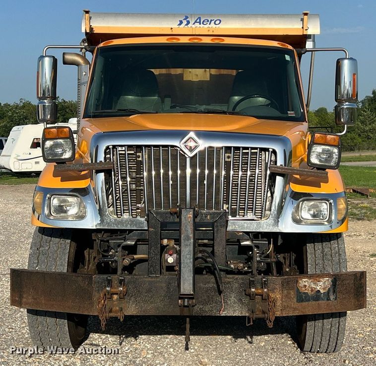 image for item NA9067 2006 International 7400  dump truck with spreader