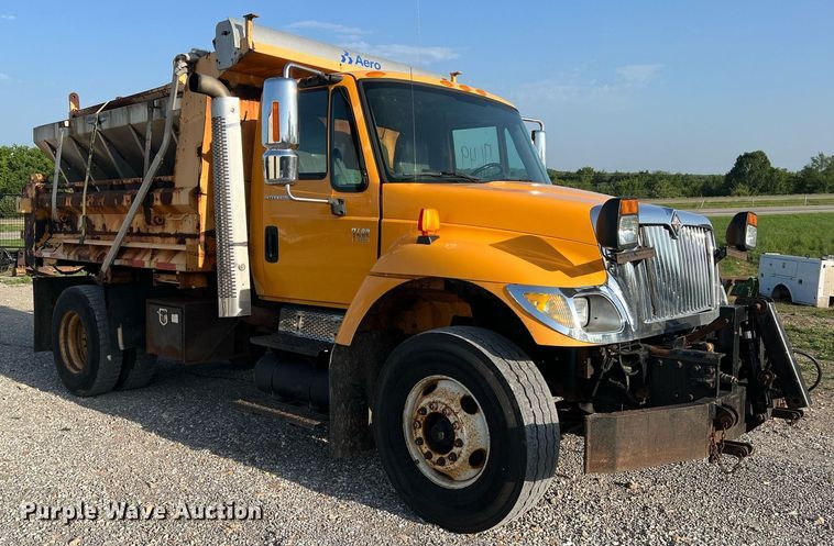 image for item NA9067 2006 International 7400  dump truck with spreader