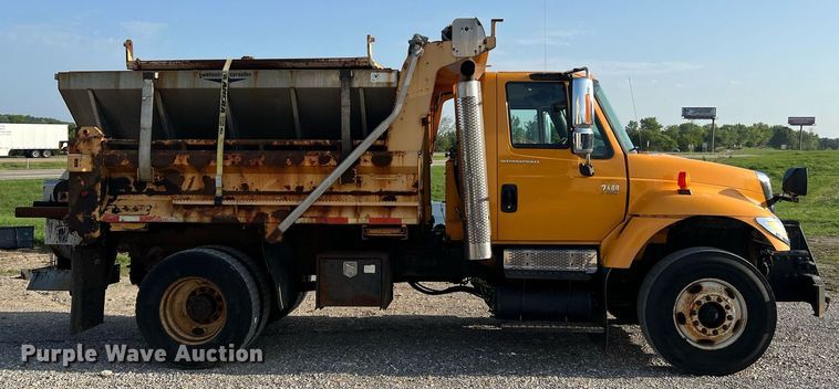 image for item NA9067 2006 International 7400  dump truck with spreader