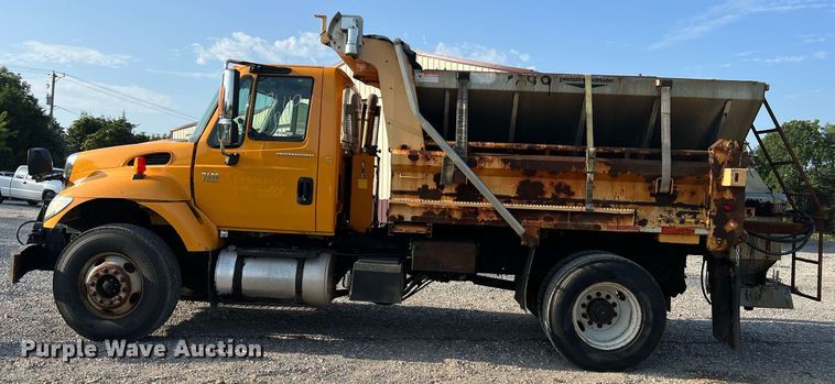 image for item NA9067 2006 International 7400  dump truck with spreader