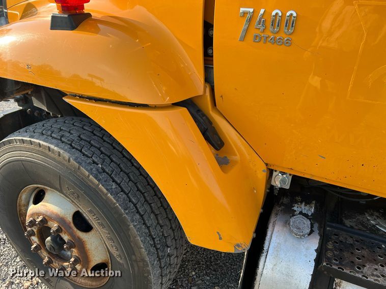 image for item NA9067 2006 International 7400  dump truck with spreader