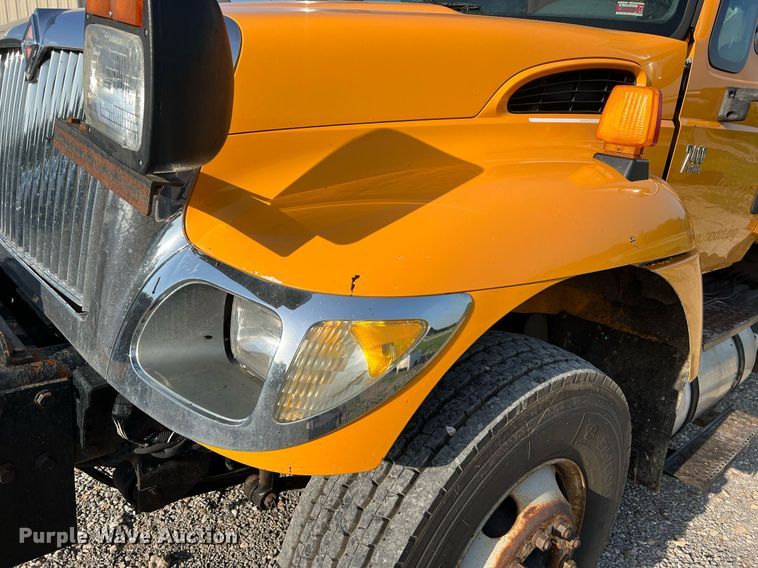 image for item NA9067 2006 International 7400  dump truck with spreader