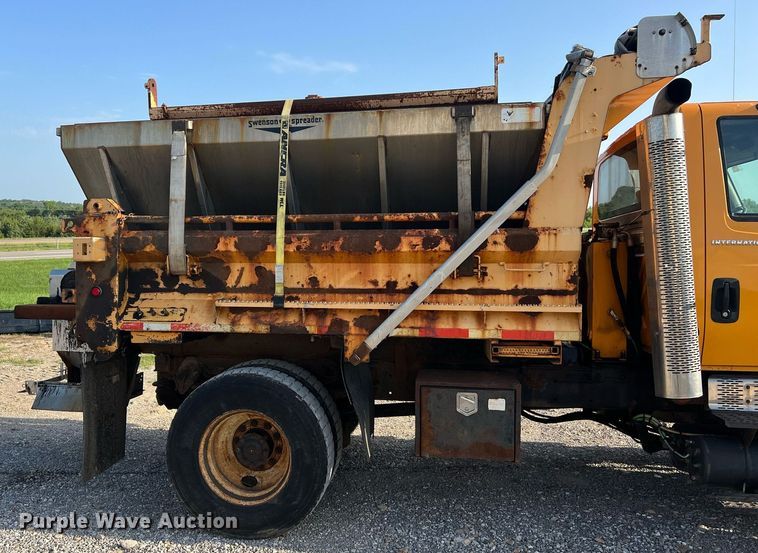 image for item NA9067 2006 International 7400  dump truck with spreader