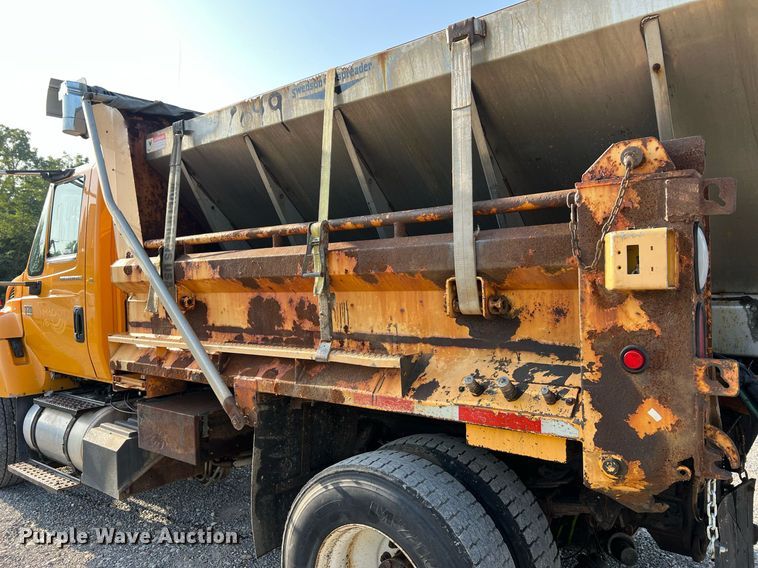 image for item NA9067 2006 International 7400  dump truck with spreader