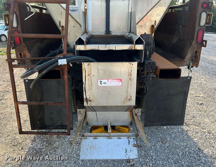 image for item NA9067 2006 International 7400  dump truck with spreader