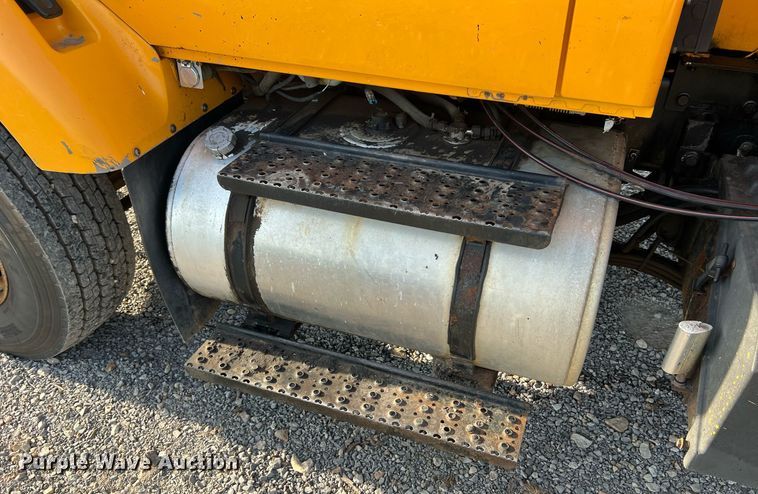 image for item NA9067 2006 International 7400  dump truck with spreader