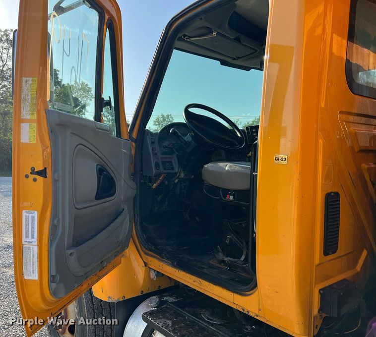 image for item NA9067 2006 International 7400  dump truck with spreader