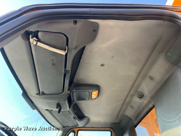 image for item NA9067 2006 International 7400  dump truck with spreader