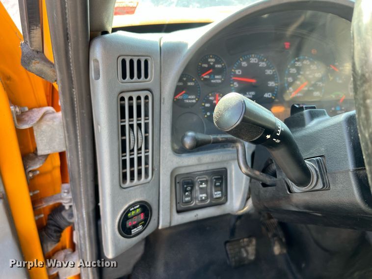 image for item NA9067 2006 International 7400  dump truck with spreader