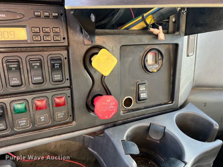 image for item NA9067 2006 International 7400  dump truck with spreader