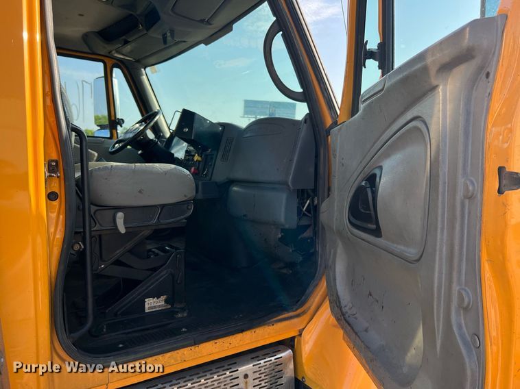 image for item NA9067 2006 International 7400  dump truck with spreader