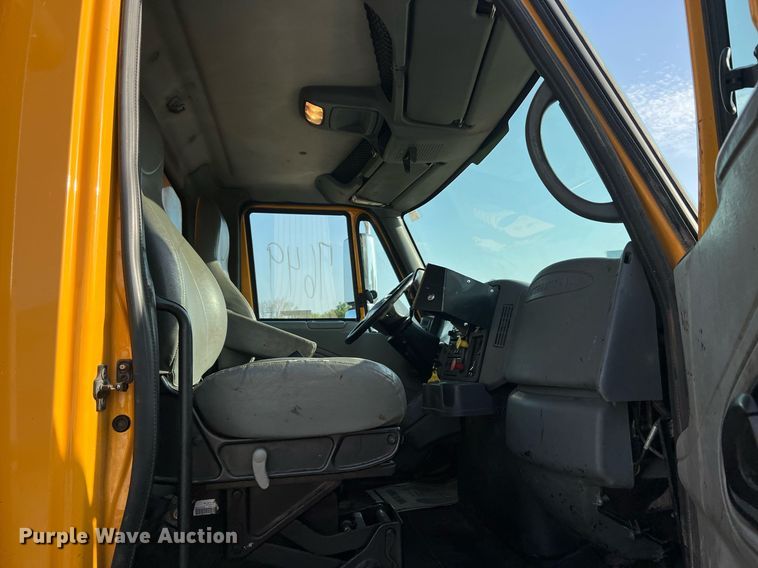 image for item NA9067 2006 International 7400  dump truck with spreader