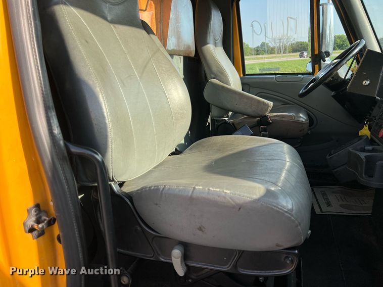 image for item NA9067 2006 International 7400  dump truck with spreader