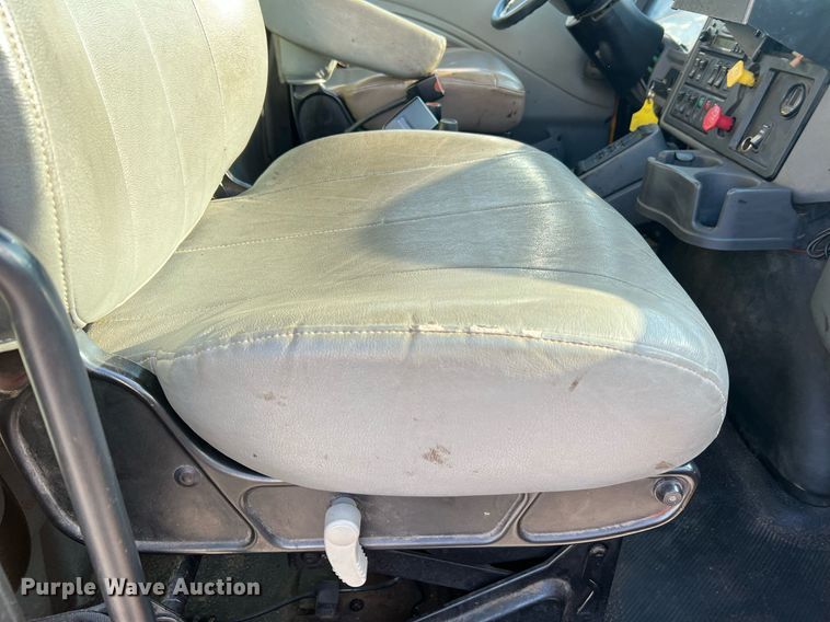 image for item NA9067 2006 International 7400  dump truck with spreader