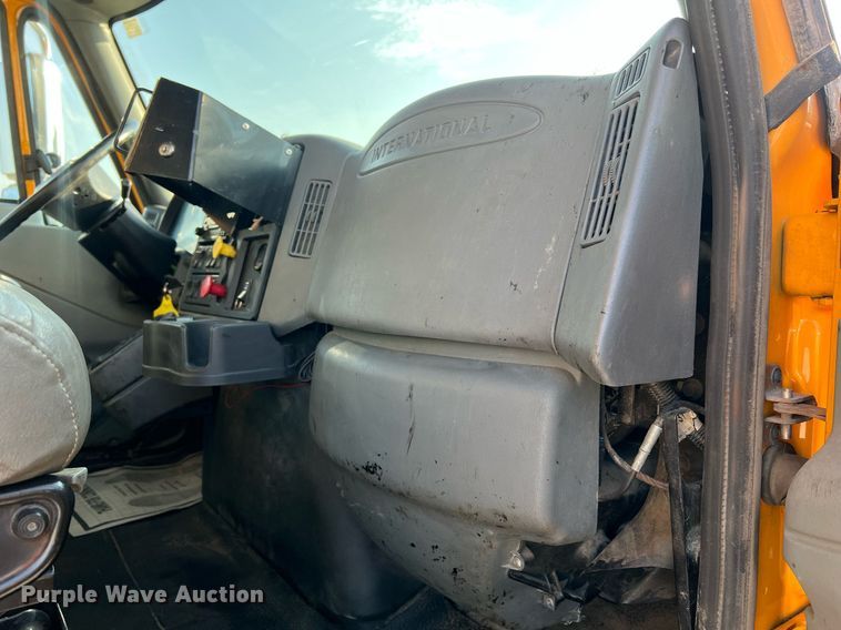 image for item NA9067 2006 International 7400  dump truck with spreader