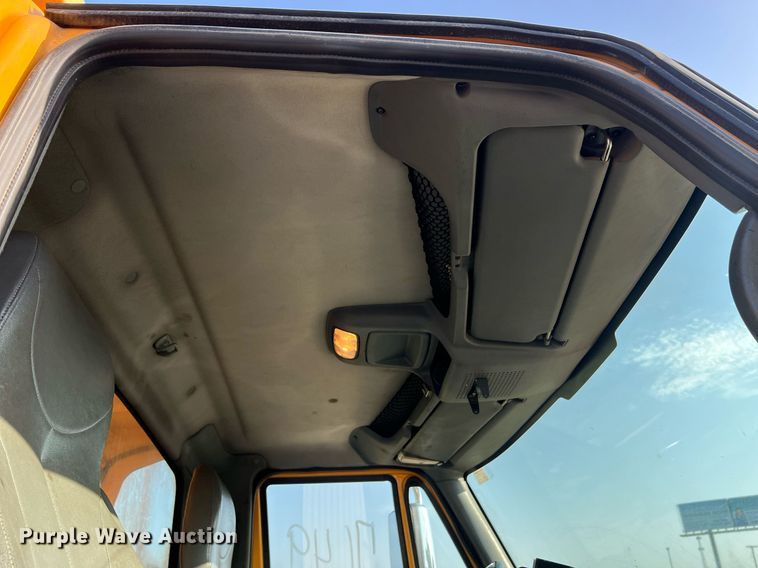 image for item NA9067 2006 International 7400  dump truck with spreader