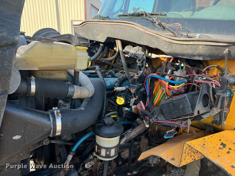 image for item NA9067 2006 International 7400  dump truck with spreader