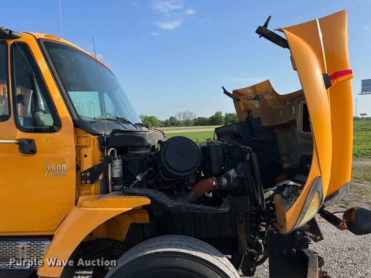 image for item NA9067 2006 International 7400  dump truck with spreader