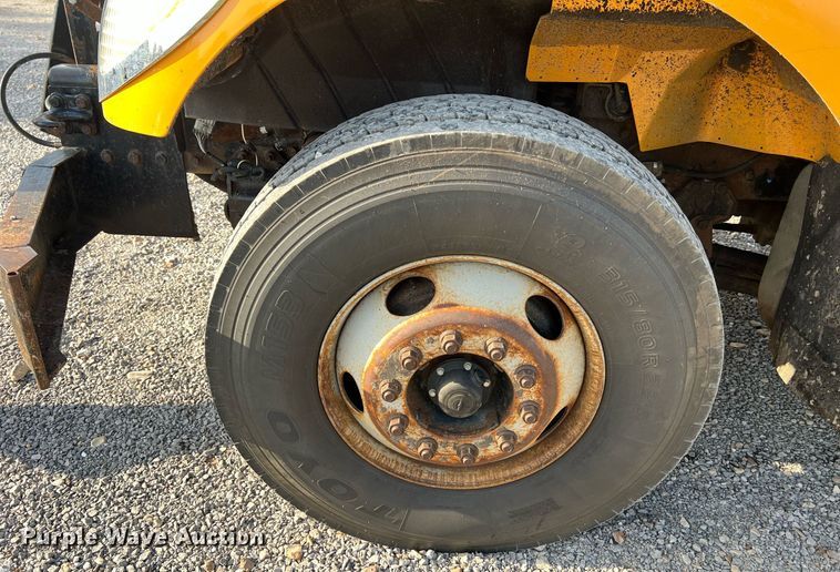 image for item NA9067 2006 International 7400  dump truck with spreader