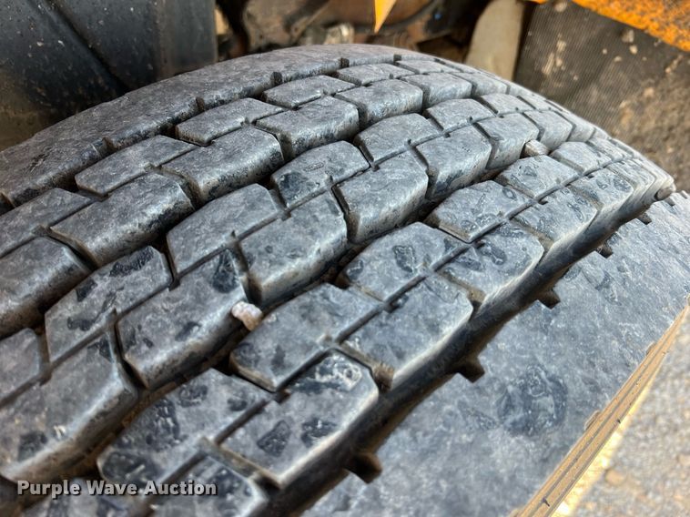 image for item NA9067 2006 International 7400  dump truck with spreader