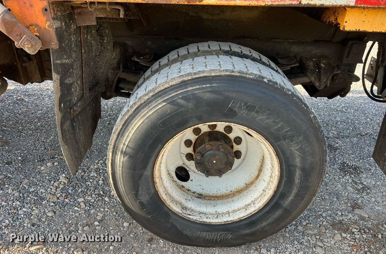 image for item NA9067 2006 International 7400  dump truck with spreader