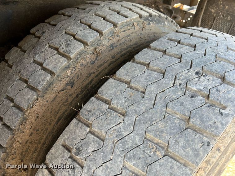 image for item NA9067 2006 International 7400  dump truck with spreader