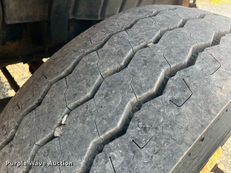 image for item NA9067 2006 International 7400  dump truck with spreader