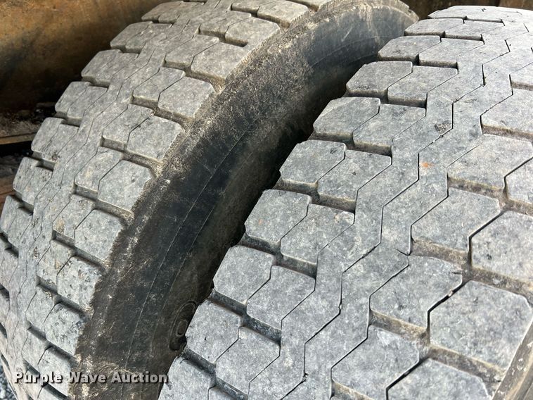 image for item NA9067 2006 International 7400  dump truck with spreader