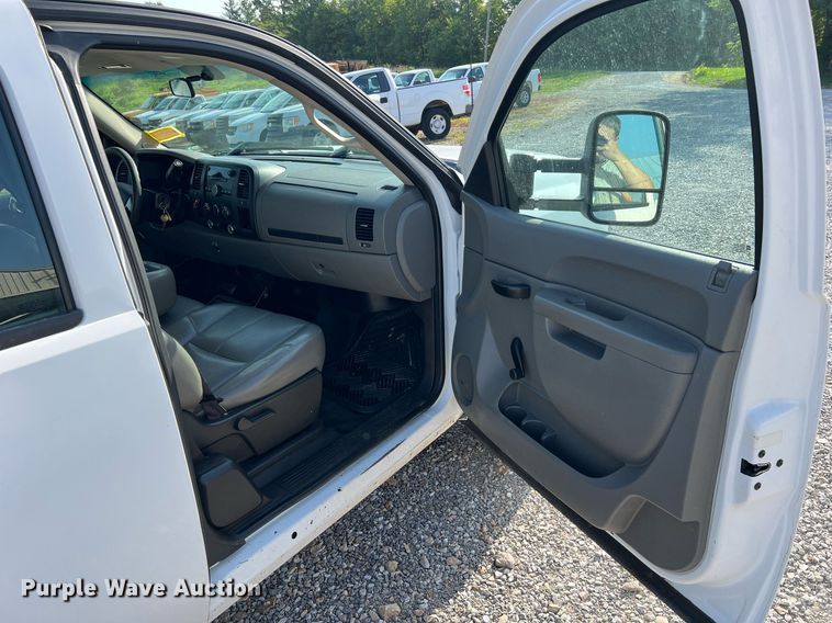 image for item NA9069 2010 Chevrolet Silverado 1500  Ext. Cab pickup truck