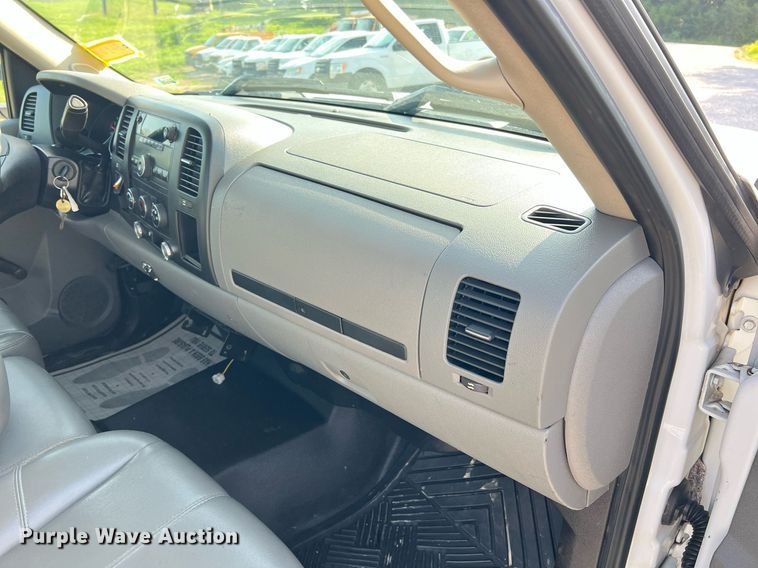 image for item NA9069 2010 Chevrolet Silverado 1500  Ext. Cab pickup truck