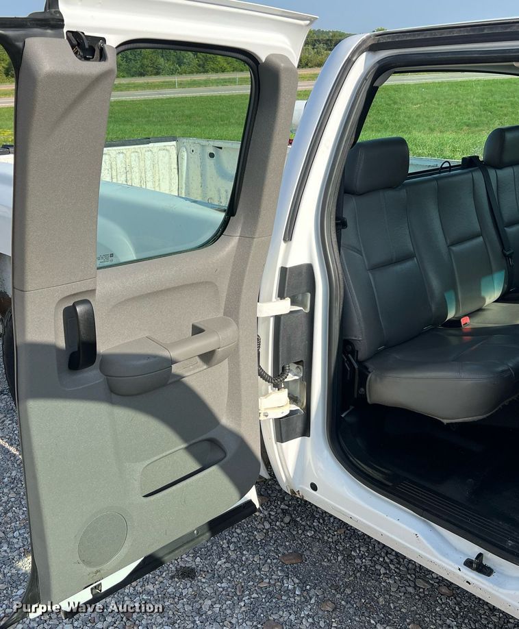 image for item NA9069 2010 Chevrolet Silverado 1500  Ext. Cab pickup truck