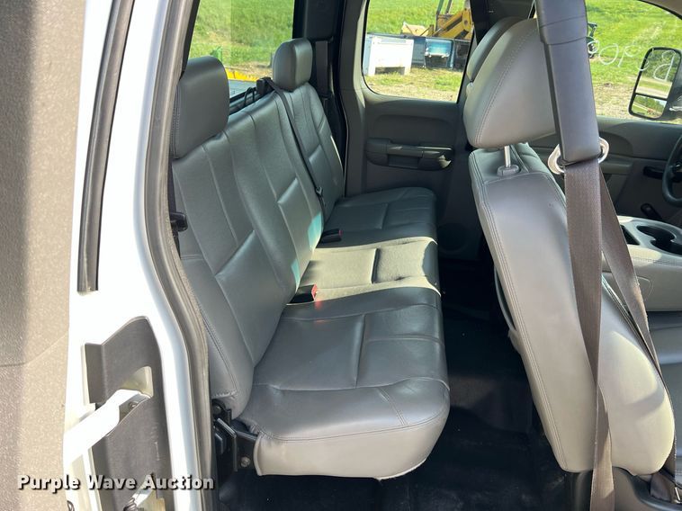 image for item NA9069 2010 Chevrolet Silverado 1500  Ext. Cab pickup truck