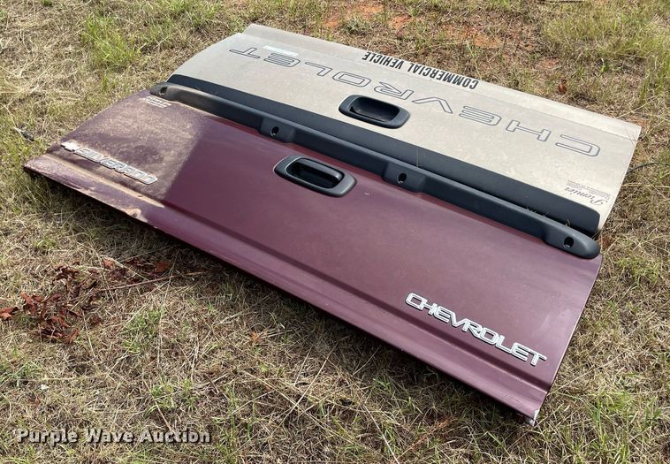 image for item NB9128 (2) Chevrolet tailgates