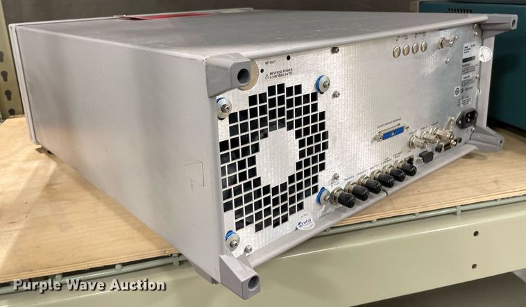 image for item NH9703 Agrilent Technologies E8663B  analog signal generator