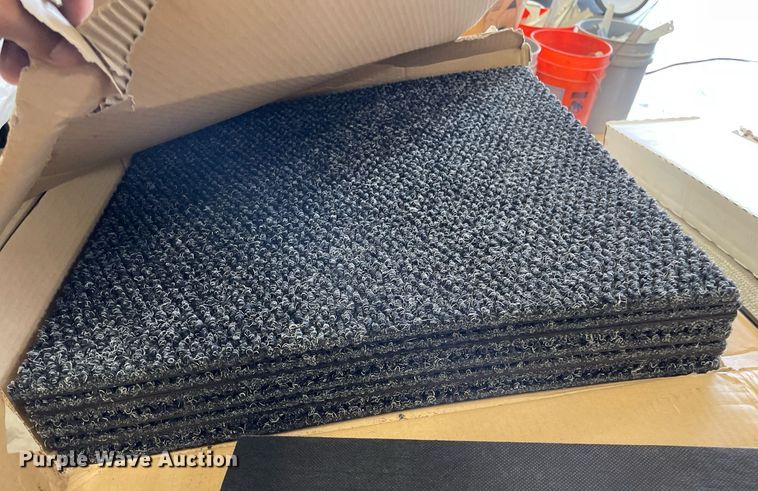 image for item NH9718 Pallet of carpet tiles