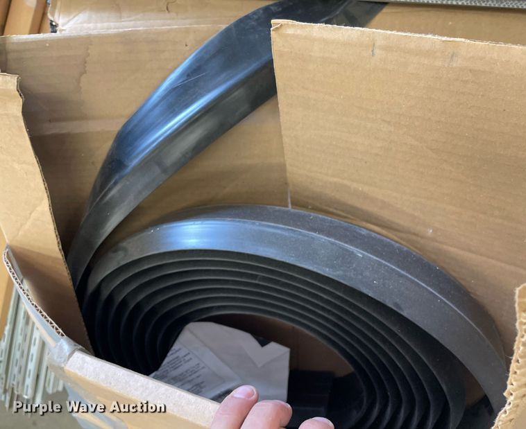 image for item NH9718 Pallet of carpet tiles