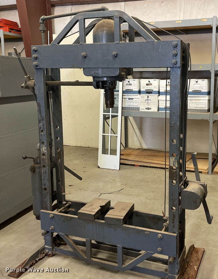 image for item NH9726 1943 KR Wilson 37F  hydraulic press