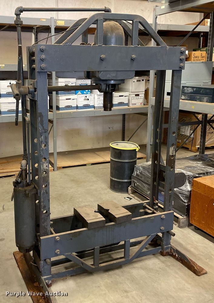 image for item NH9726 1943 KR Wilson 37F  hydraulic press