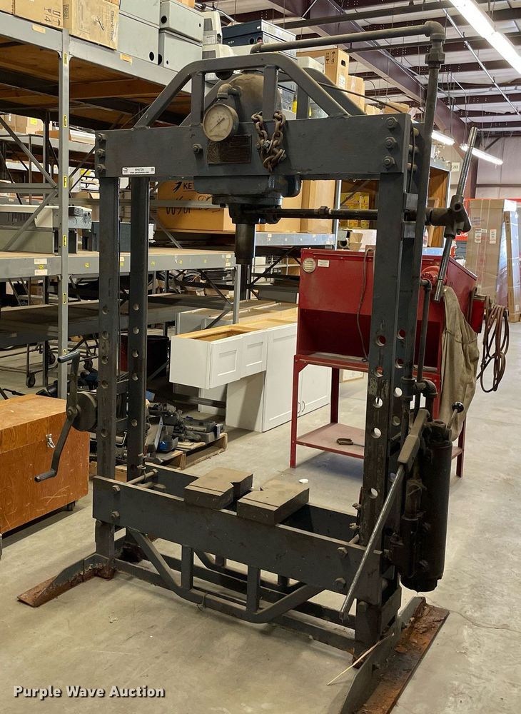 image for item NH9726 1943 KR Wilson 37F  hydraulic press