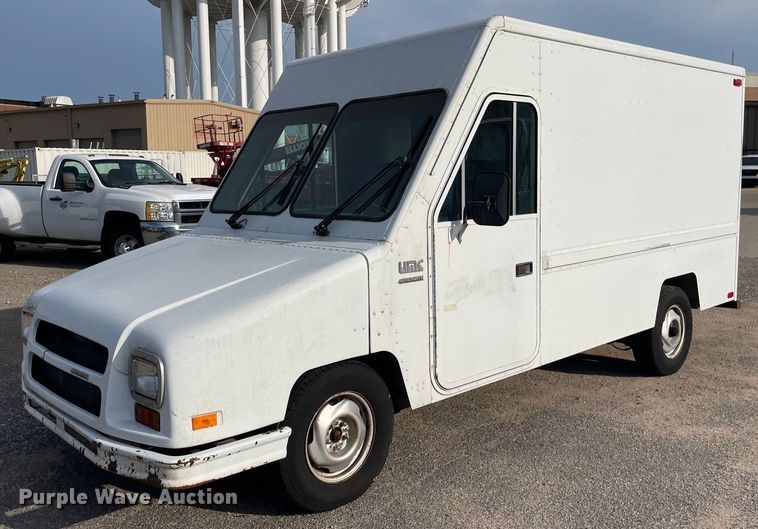 image for item NH9727 1994 UMC Aeromate  delivery van