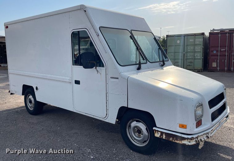 image for item NH9727 1994 UMC Aeromate  delivery van