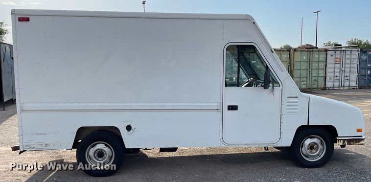 image for item NH9727 1994 UMC Aeromate  delivery van