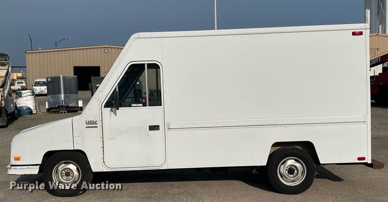 image for item NH9727 1994 UMC Aeromate  delivery van