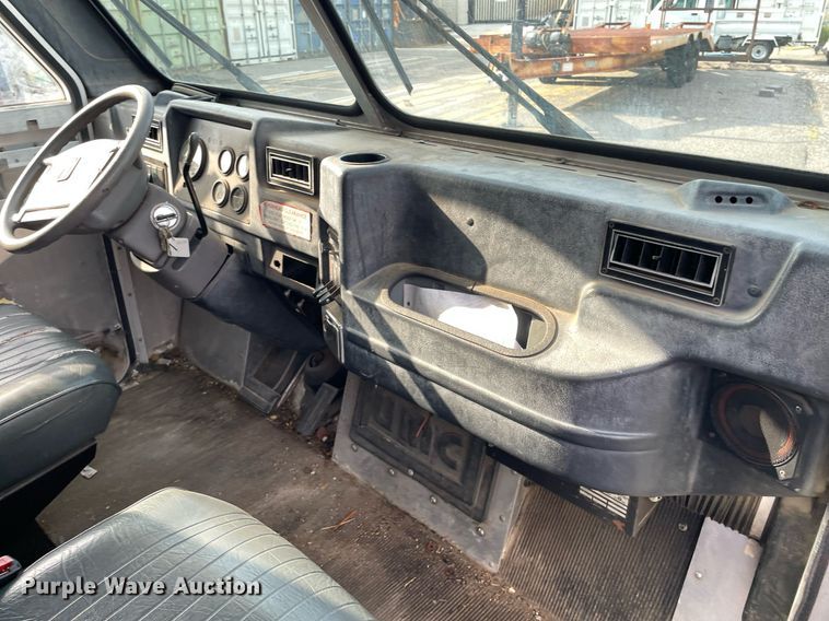 image for item NH9727 1994 UMC Aeromate  delivery van