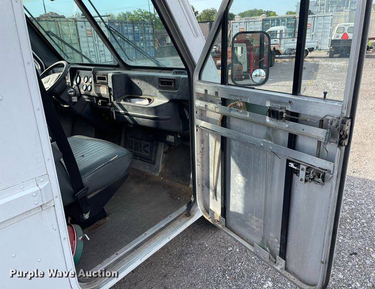 image for item NH9727 1994 UMC Aeromate  delivery van