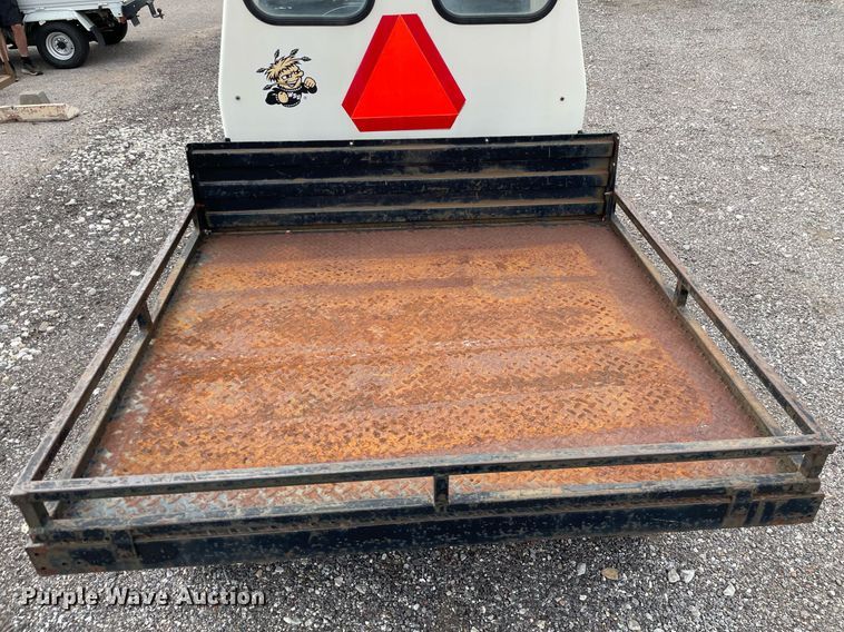 image for item NH9728 1989 Cushman  utility vehicle