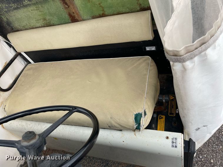 image for item NH9728 1989 Cushman  utility vehicle